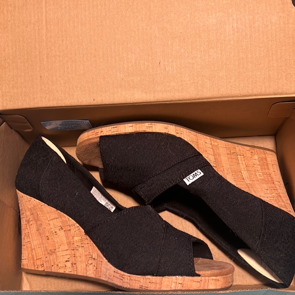 Like new Tom’s black wedges